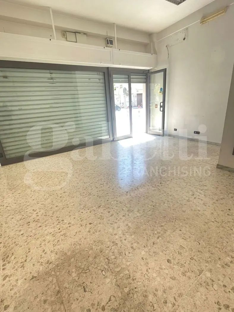 Immagine per Negozio in vendita a Barletta via Vitrani