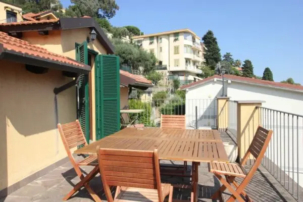 Appartamento via Rangè, Alassio