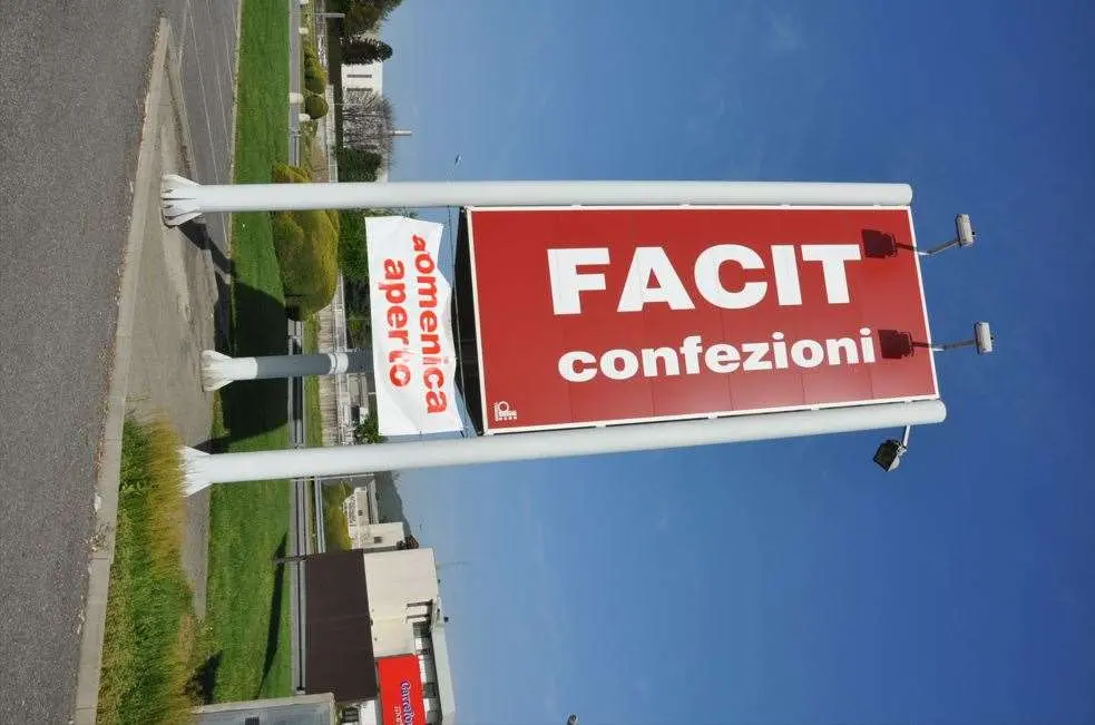 Immagine per Capannone in vendita a Romagnano Sesia via Novara 398