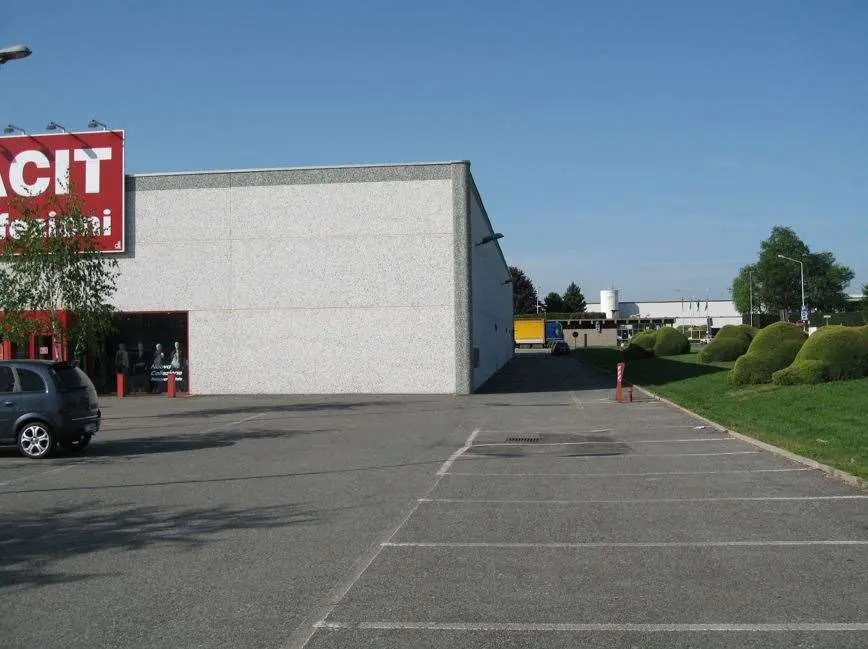 Immagine per Capannone in vendita a Romagnano Sesia via Novara 398