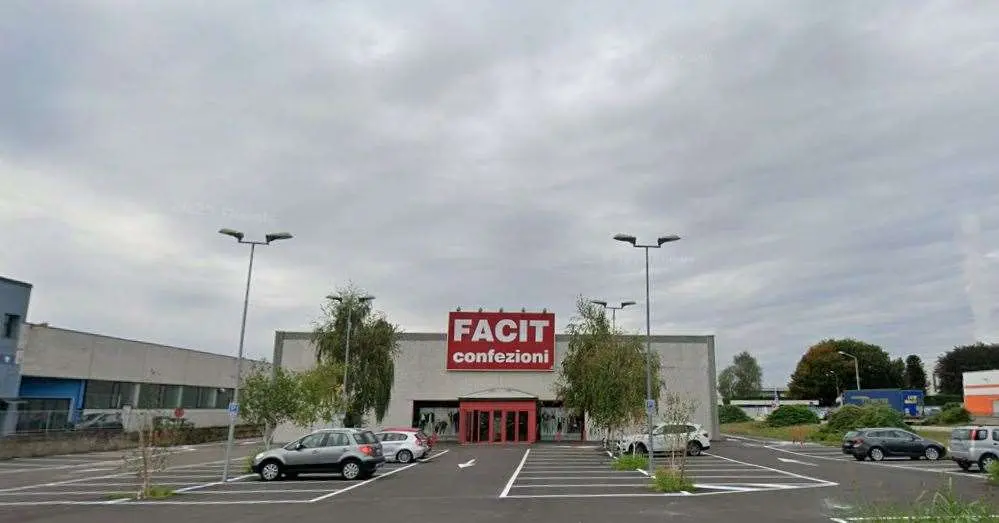 Immagine per Capannone in vendita a Romagnano Sesia via Novara 398