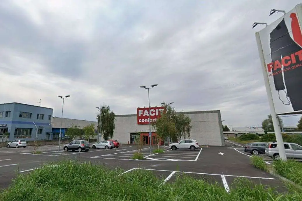 Immagine per Capannone in vendita a Romagnano Sesia via Novara 398