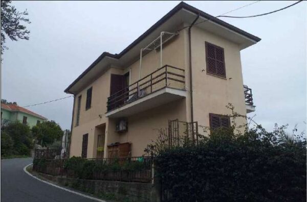 Villa 25, Cipressa