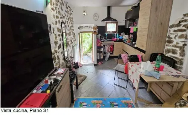 Casa Indipendente 13, Calice Al Cornoviglio