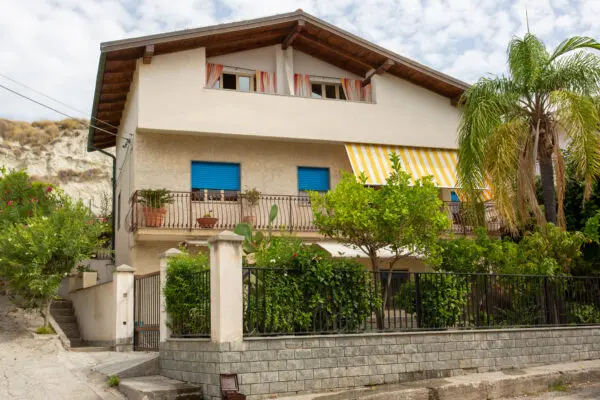 Villa Trifamiliare viale Aldo Moro 5, Bova Marina