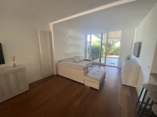 Villa viale Dei Pini B 2b, Noicattaro