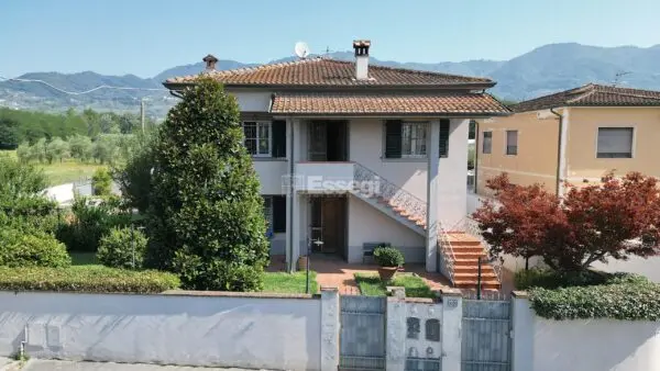 Villa via Del Parco 49, Capannori