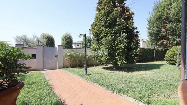 Villa via Del Parco 49, Capannori
