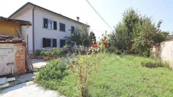Villa via Del Parco 49, Capannori