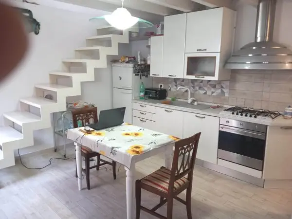 Monolocale via Bradia 15, Sarzana