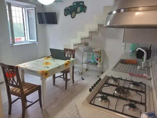 Monolocale via Bradia 15, Sarzana