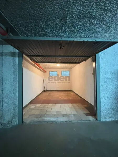 Garage via Gaetana Agnesi 12, Villaggio Giardino, Modena