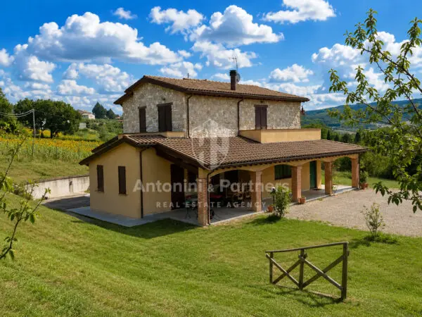 Casale via Di Mezzo Muro, Todi