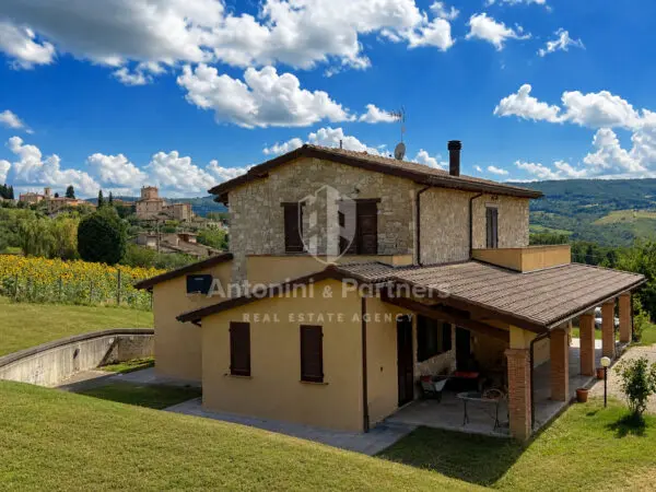 Casale via Di Mezzo Muro, Todi