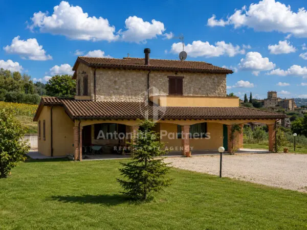 Casale via Di Mezzo Muro, Todi