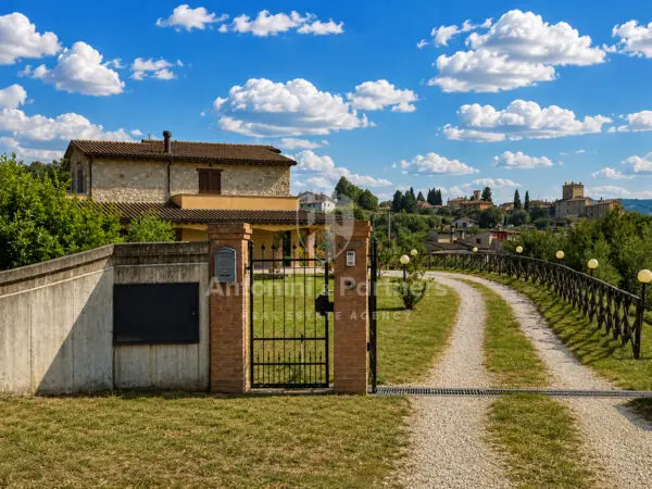 Casale via Di Mezzo Muro, Todi