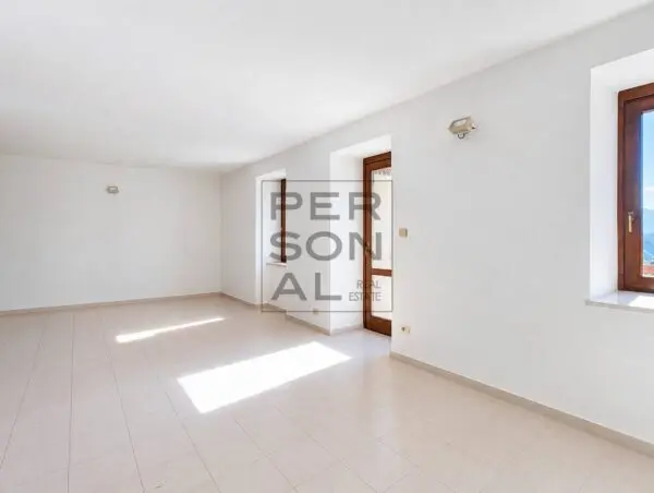 Appartamento via Terragnolo, Volano