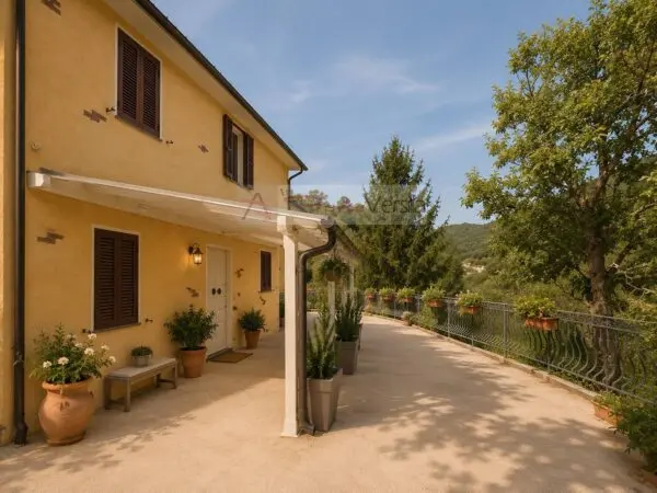 Villa via, Pietrasanta