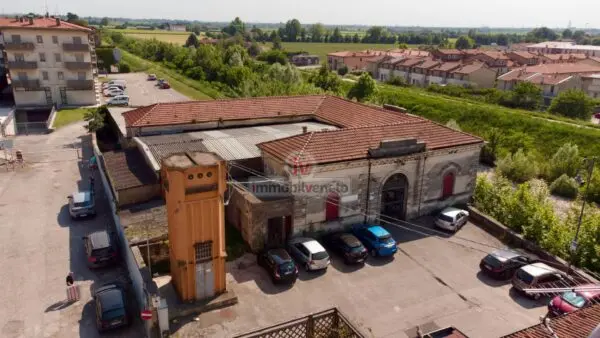 Negozio via Macello, Lonigo