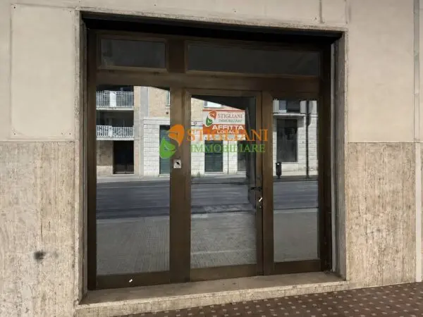 Locale Commerciale via Cavour, Campobasso