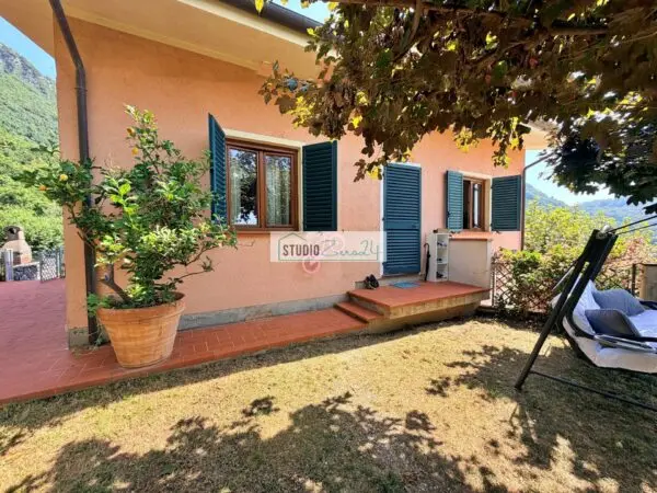Villa via Valdicastello Carducci, Pietrasanta