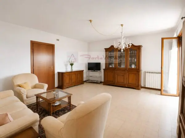 Appartamento via, Pietrasanta