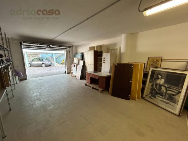 Box / Posto Auto viale Emilia, Riccione