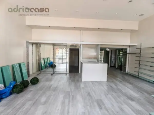 Locale Commerciale viale Ceccarini, Riccione