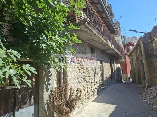 Casa Indipendente via Galileo Galilei, Graniti