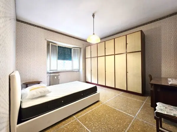 Stanza via Nomentana 330, Roma