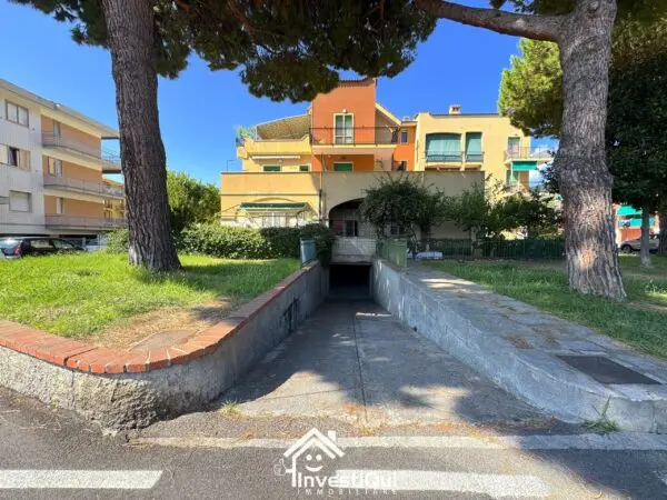 Garage piazza Nenni 18, Pietra Ligure
