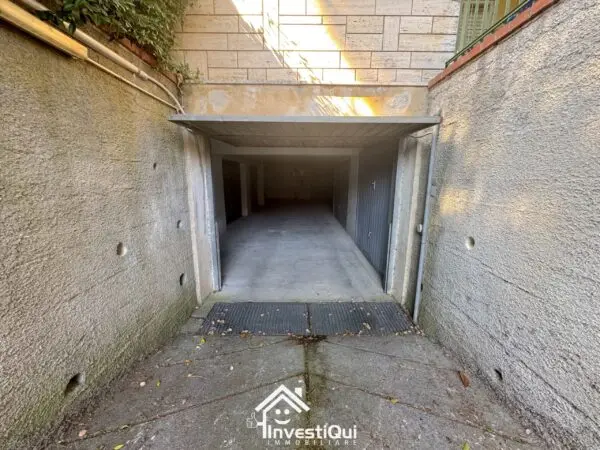 Garage piazza Nenni 18, Pietra Ligure
