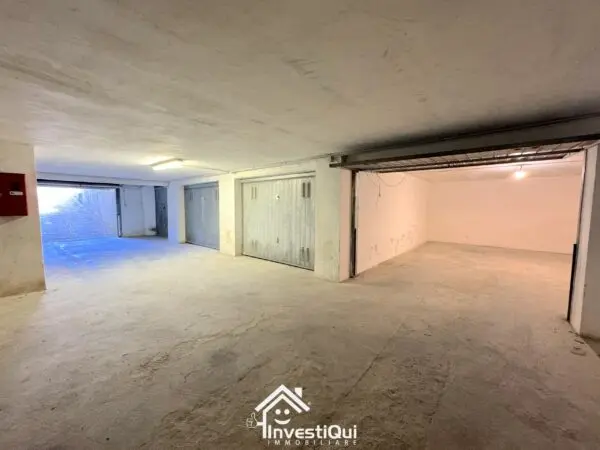 Garage piazza Nenni 18, Pietra Ligure