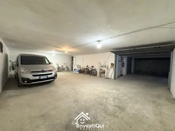 Garage piazza Nenni 18, Pietra Ligure