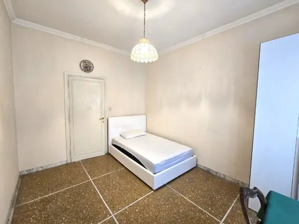 Stanza via Nomentana 330, Roma