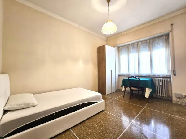 Stanza via Nomentana 330, Roma