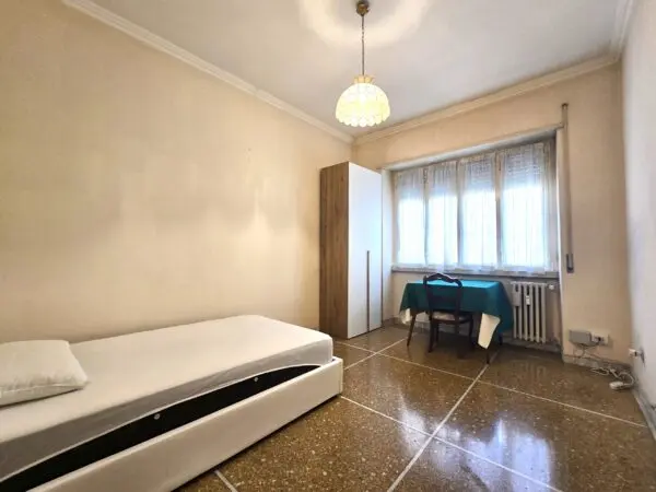 Stanza via Nomentana 330, Roma