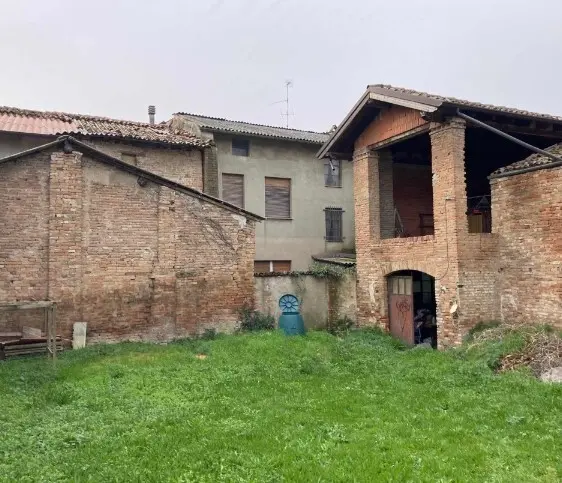 Terratetto via Montebello 64, Sale