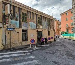 Immagine per Negozio in asta a Genova via Chiaravagna 35
