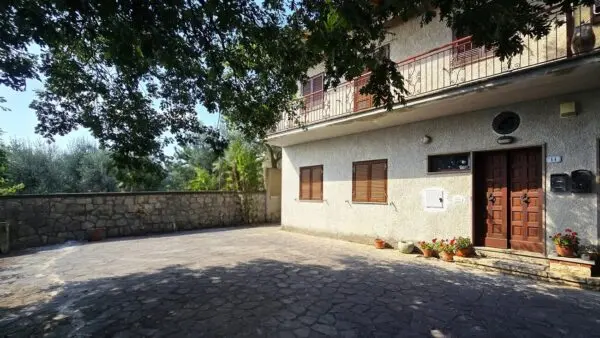 Trilocale via Delle Mimose 37, Montecchio
