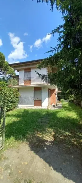 Villa Bifamiliare via Livorno 34, Massa