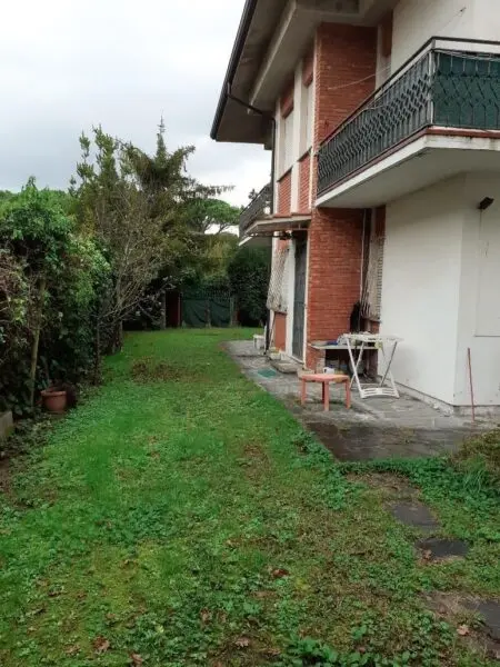 Villa Bifamiliare via Livorno 34, Massa