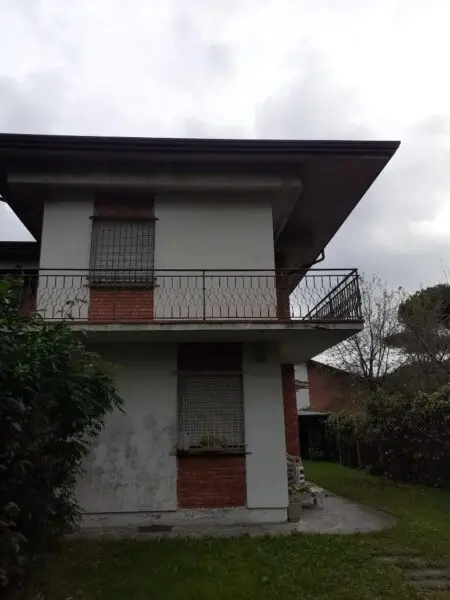 Villa Bifamiliare via Livorno 34, Massa