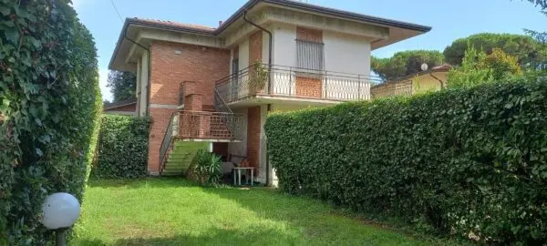 Villa Bifamiliare via Livorno 34, Massa