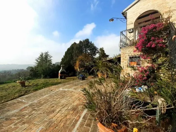 Villa via Chiaravallese, Osimo