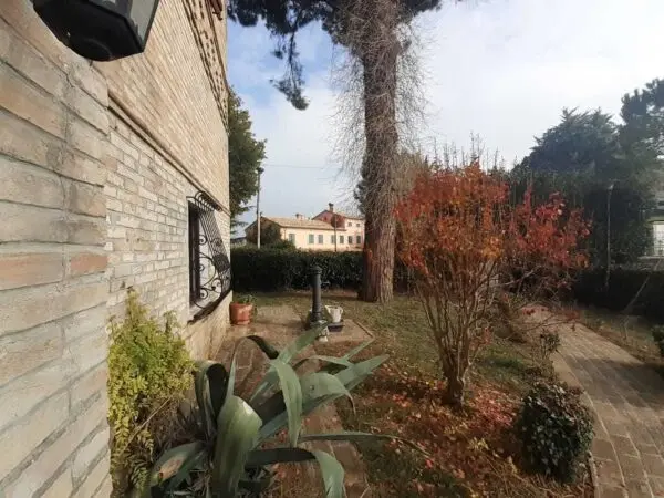 Villa via Chiaravallese, Osimo