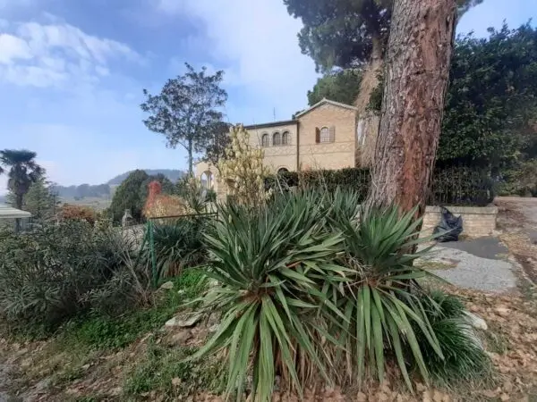Villa via Chiaravallese, Osimo