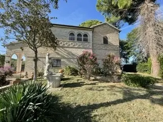 Villa via Chiaravallese, Osimo
