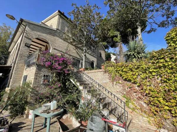 Villa via Chiaravallese, Osimo