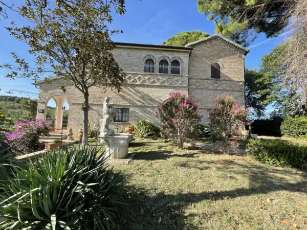 Villa via Chiaravallese, Osimo